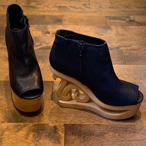 Jeffrey Campbell’s Black leather platform shoes